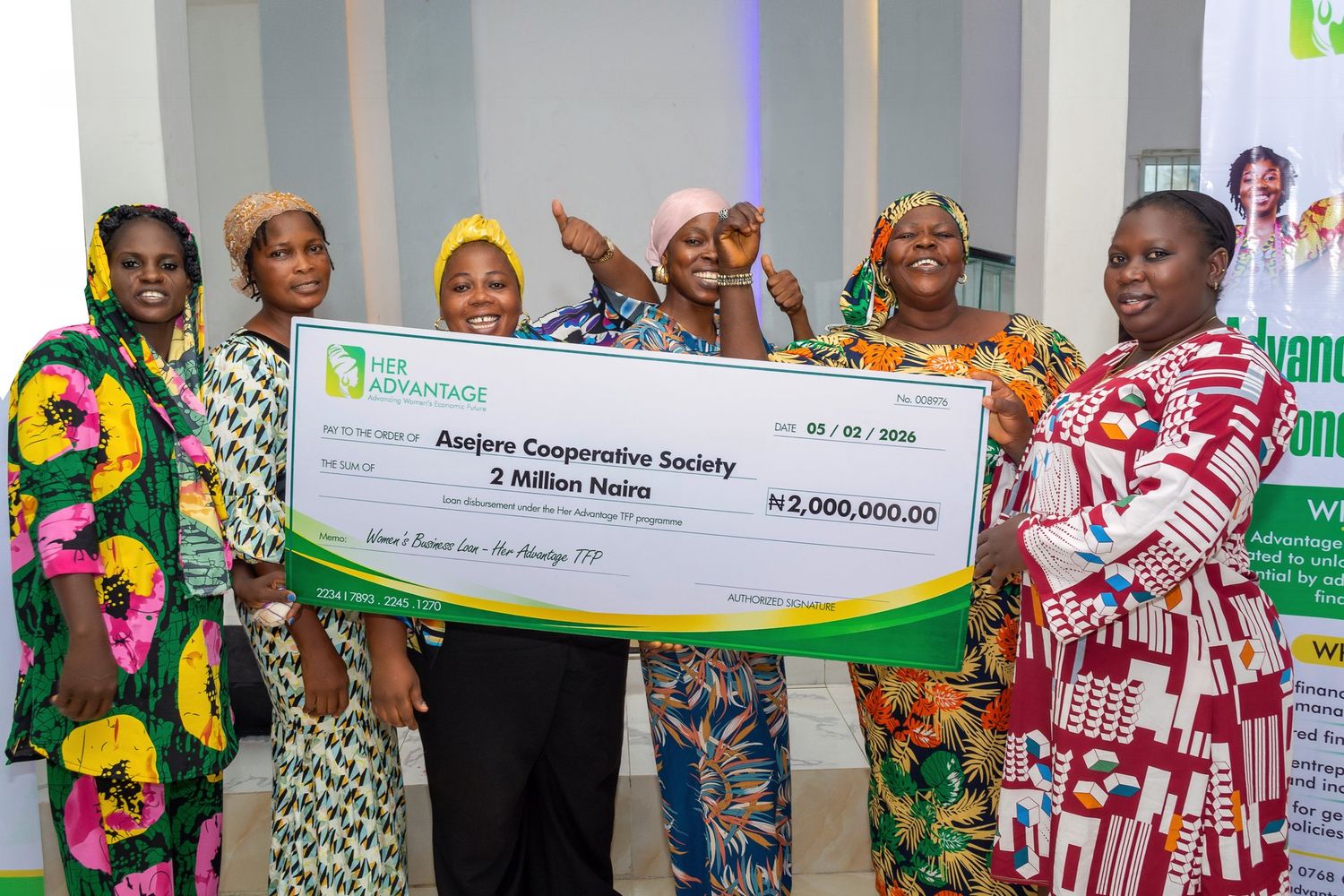 Cheque handover to cooperative representatives